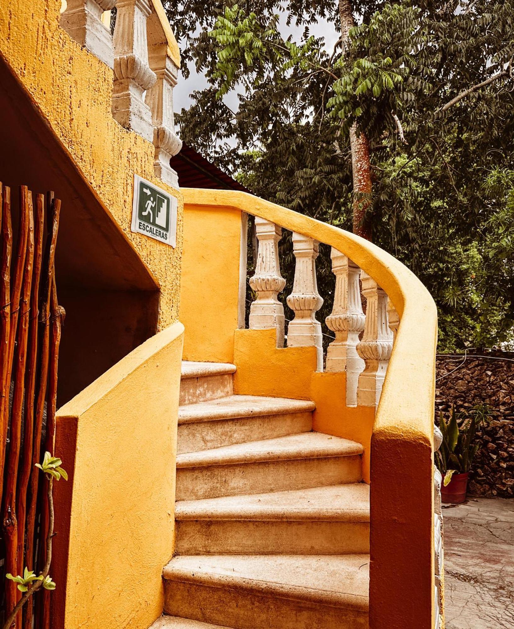 Casa Daniels Guesthouse วัลลาโดลิด ภายนอก รูปภาพ